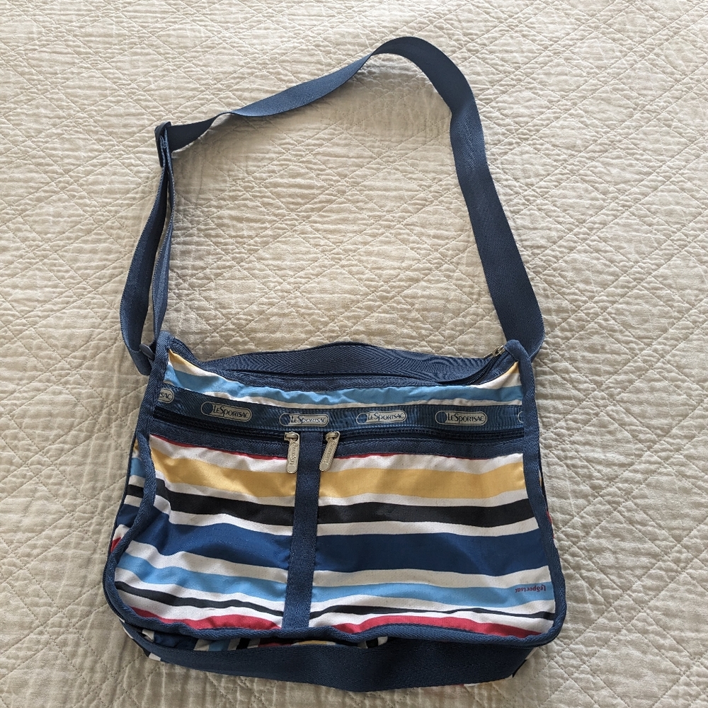 Le Sport Sac expandable shoulder bag, Great, Excellent condition.